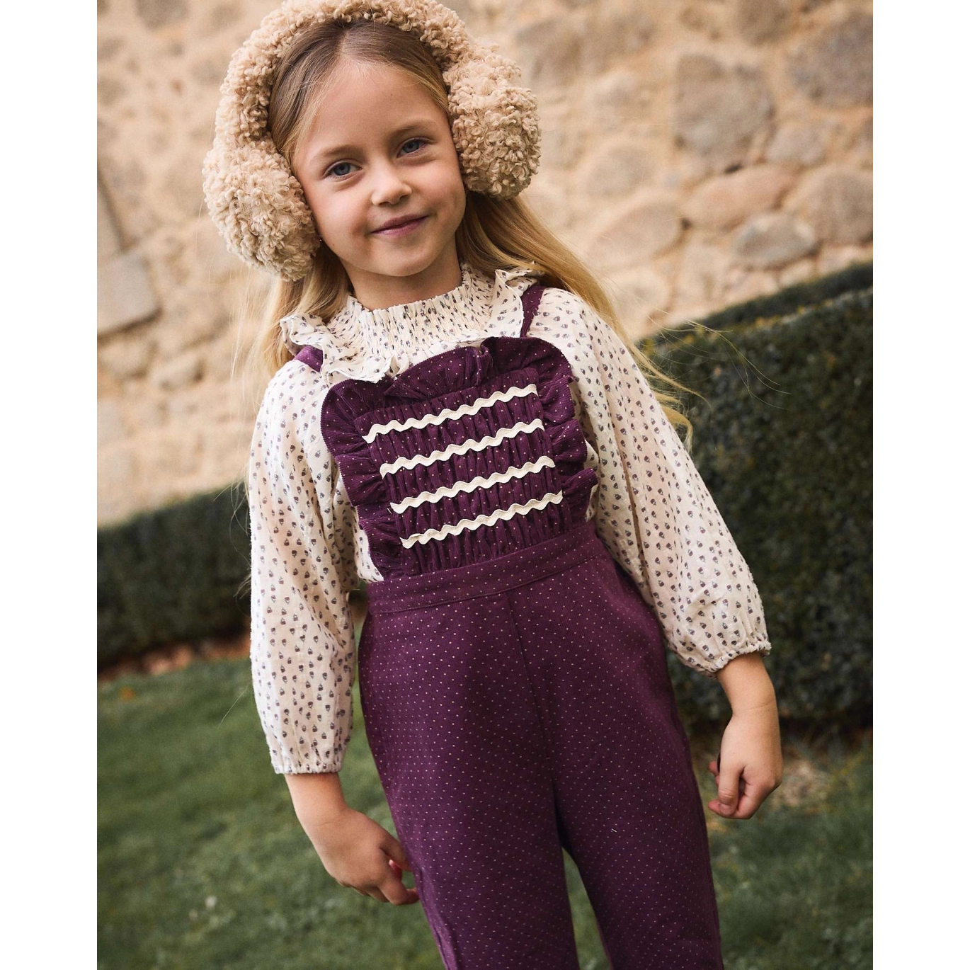 Mono de niña largo de pana morada con lunares beige