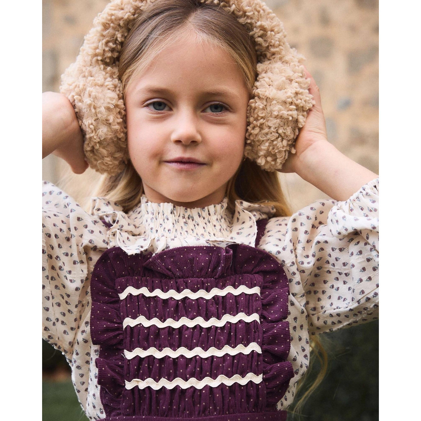 Mono de niña largo de pana morada con lunares beige 2