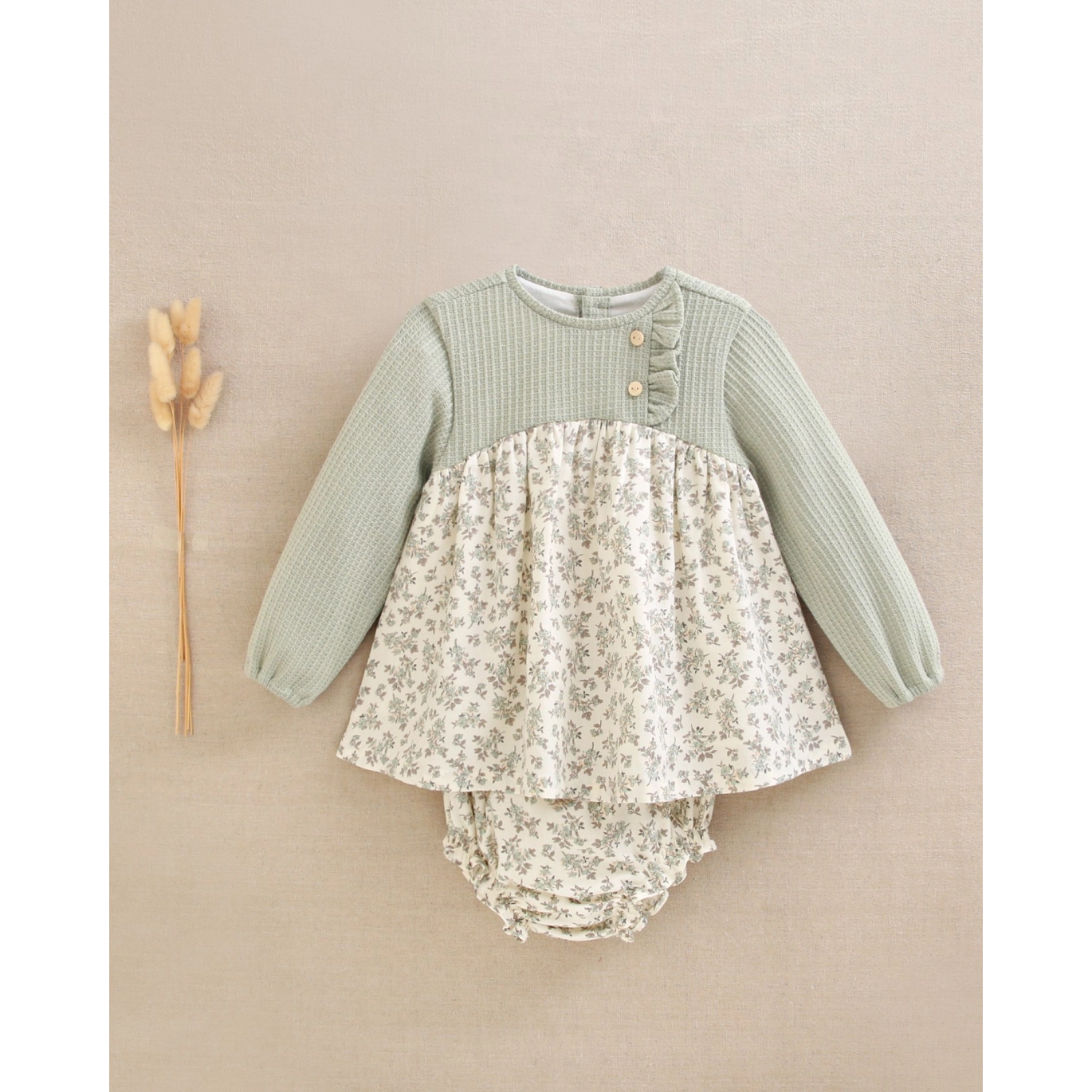 Vestido de bebé niña de punto con braguita y falda de flores