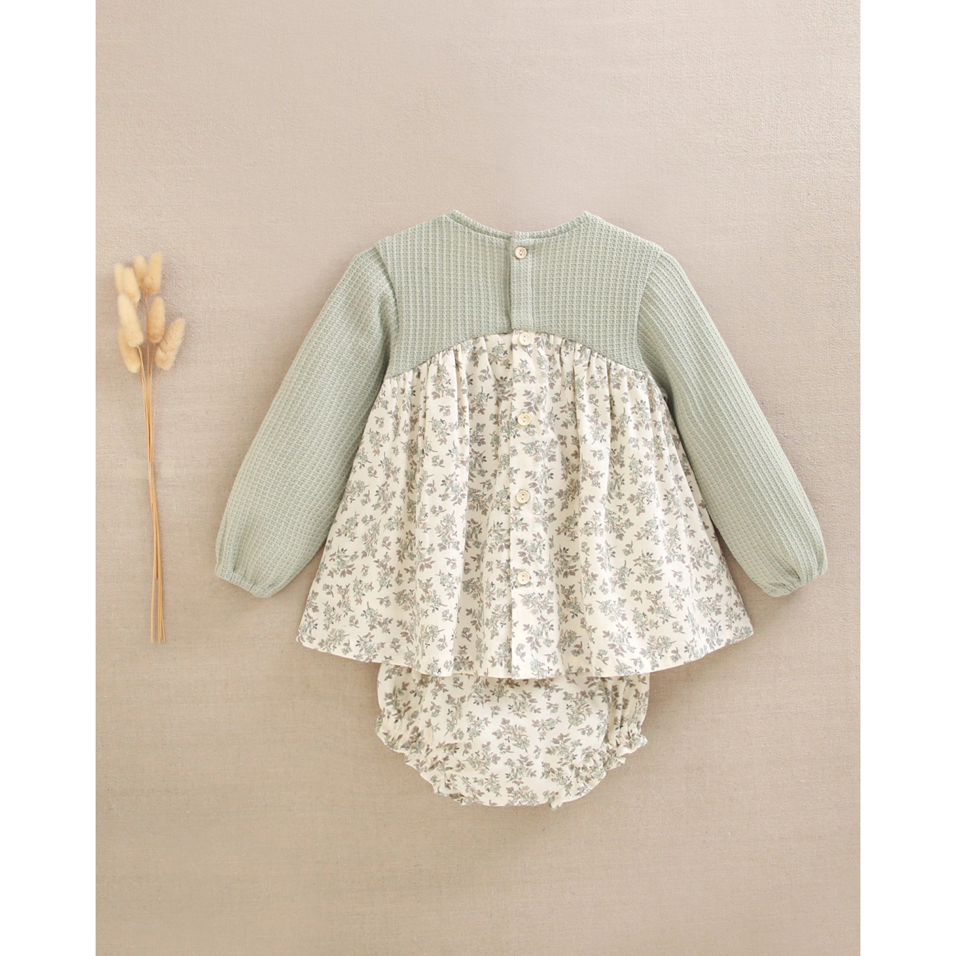 Vestido de bebé niña de punto con braguita y falda de flores 2