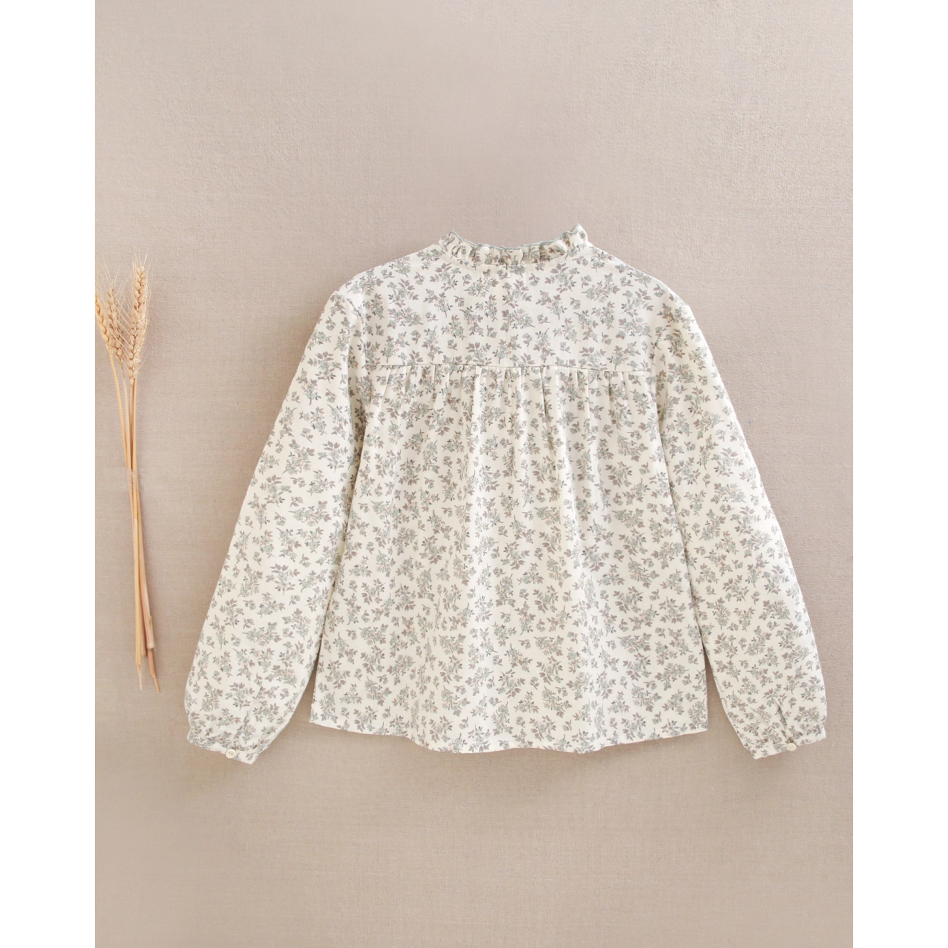 Blusa de niña con estampado de flores verdes | Dadati 2