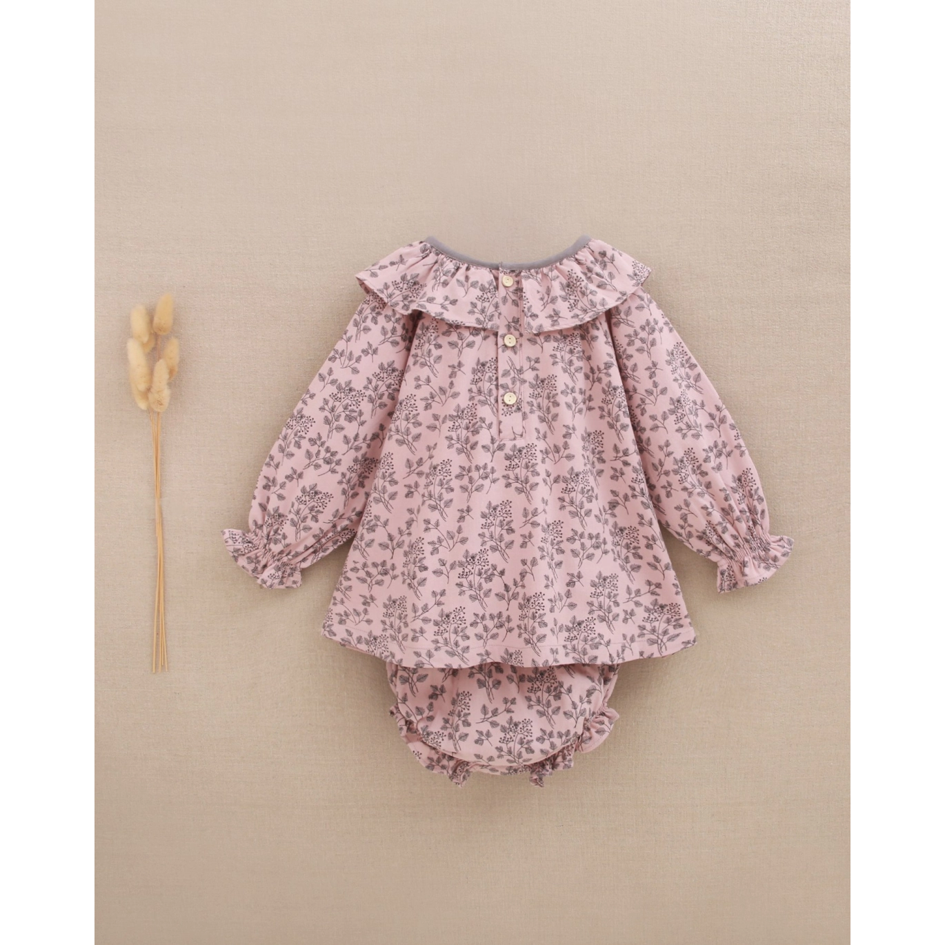 Vestido de bebé niña floral con braguita a juego y lazo gris 2