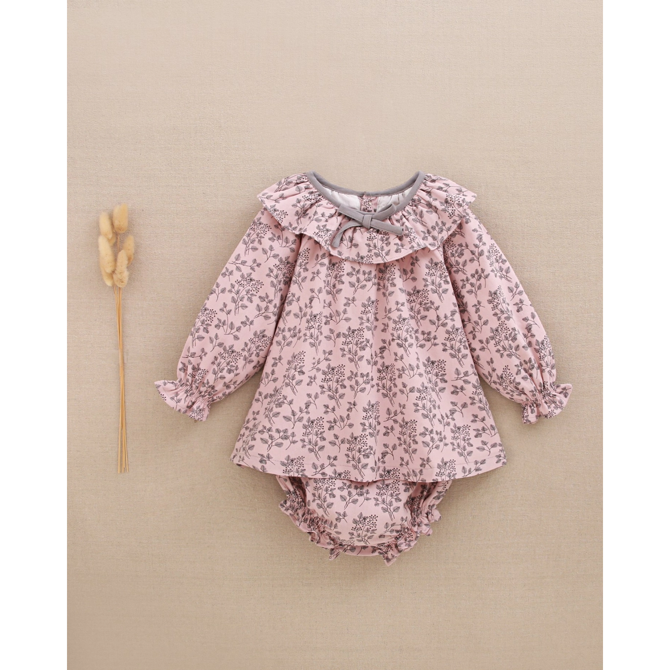 Vestido de bebé niña floral con braguita a juego y lazo gris