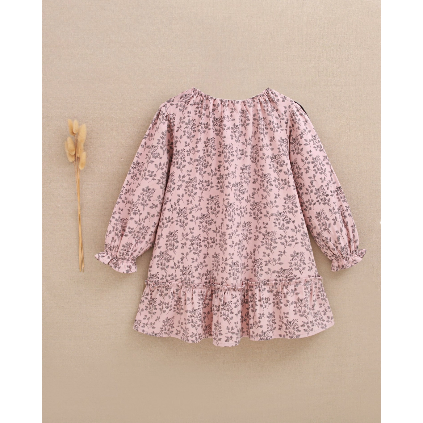 Vestido de niña rosa de esampado floral con lazos grises 2