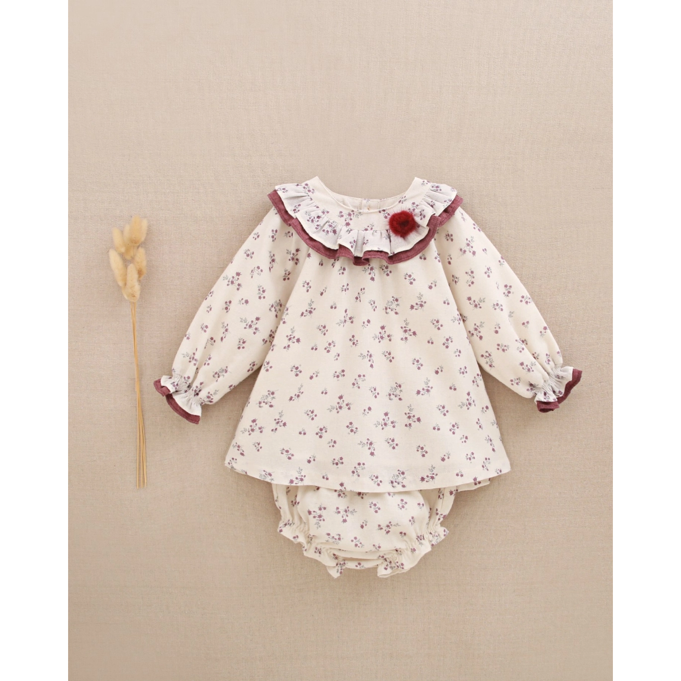 Vestido de bebé niña estampado floral con detalle de pompón