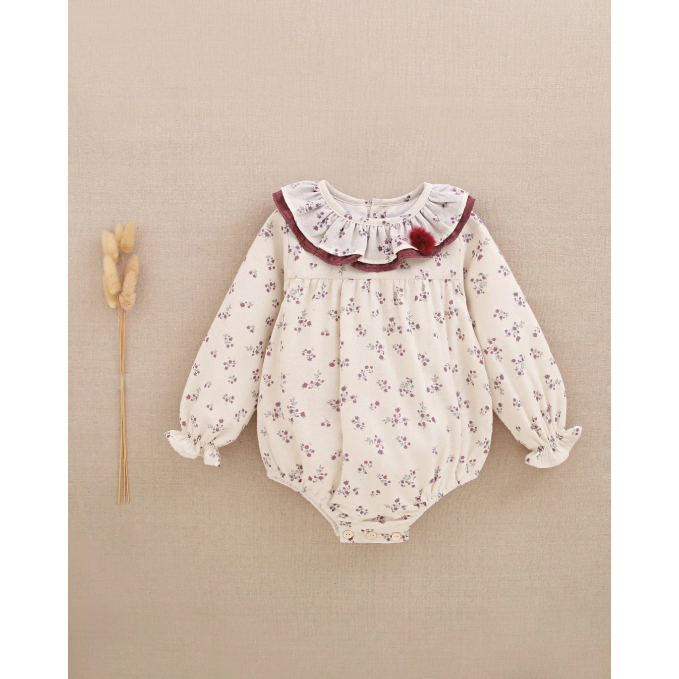 Ranita de bebé niña estampado floral con detalle de pompón