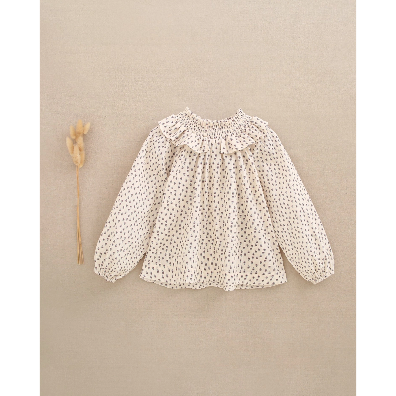 Blusa de niña beige con flores granate | Dadati