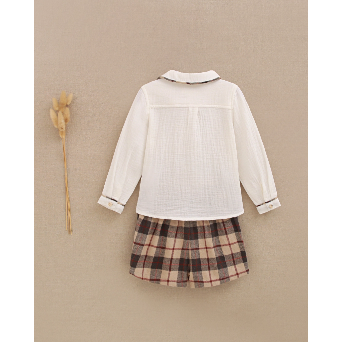 Conjunto de bebé niño de camisa y short de cuadro escocés 2
