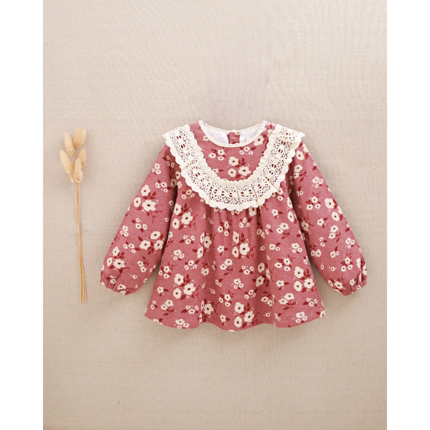 Vestido de bebé niña floral con detalle de encaje bordado
