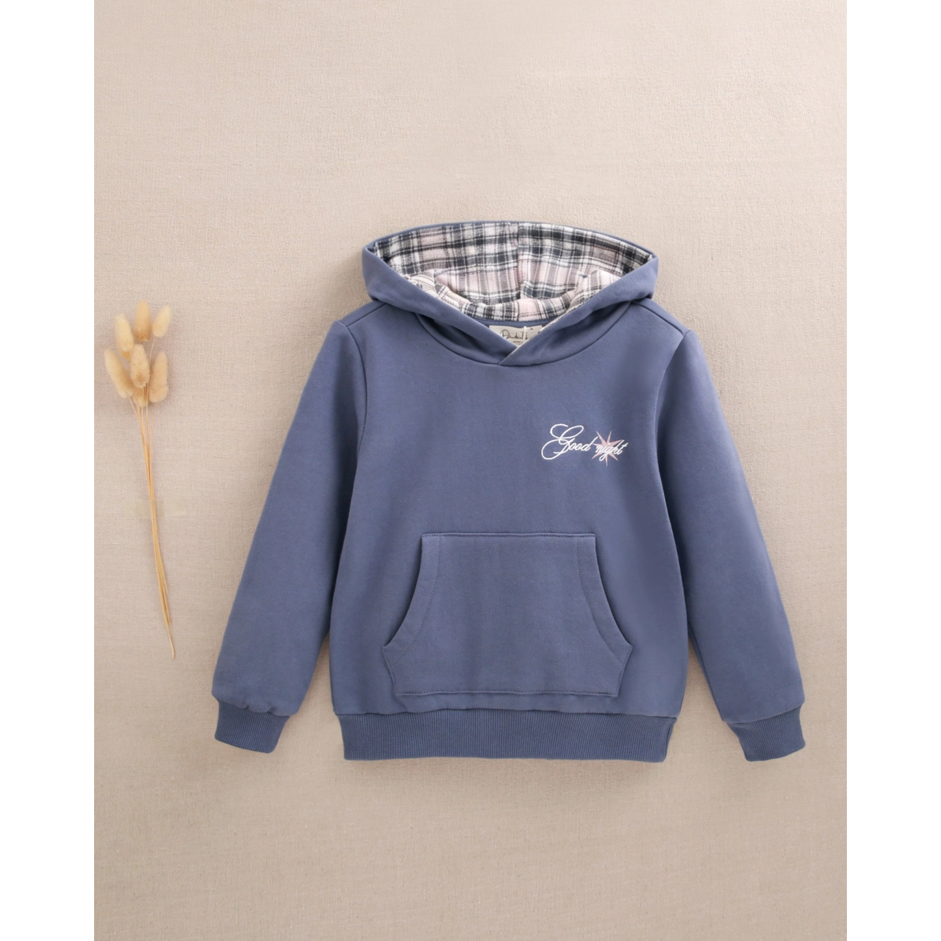 Sudadera de niño azul con bordado de estrella rosa