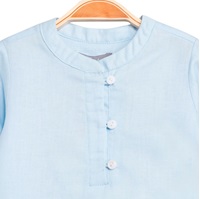 Imagen de Camisa de bebé niño en azul claro y manga larga
