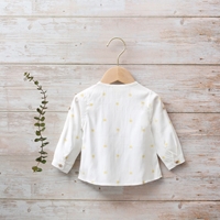 Imagen de Camisa bebé niño con estampado de palmeras y botones de madera