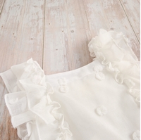 Imagen de Vestido niña con pompones en relieve blanco 