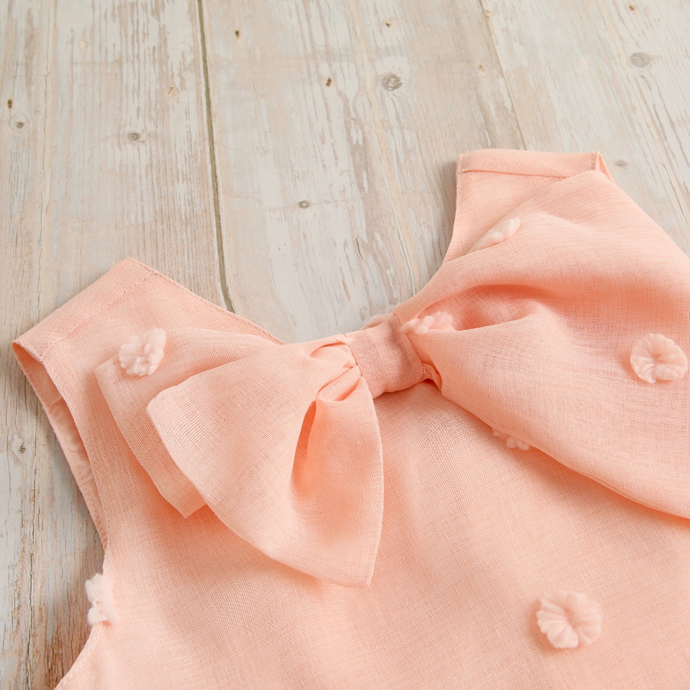 Imagen de Vestido niña rosa tejido bordado pompones con maxi lazo 