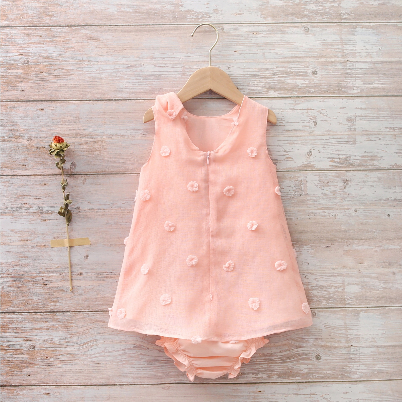 Imagen de Vestido bebé rosa tejido bordado pompones con maxi lazo 