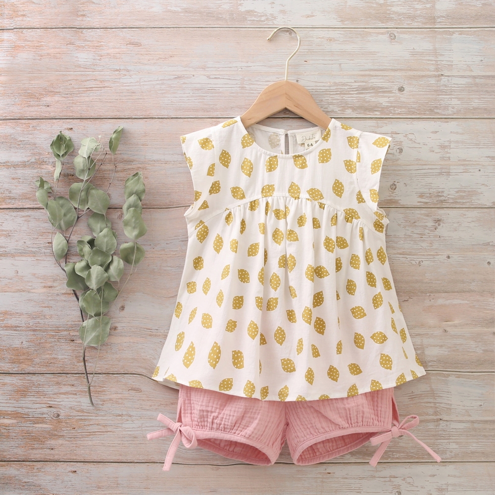 Imagen de Conjunto niña blusa estampados limones y short de rosa bambula
