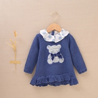 Imagen de Vestido de bebé niña tejido punto azul con bordado de oso