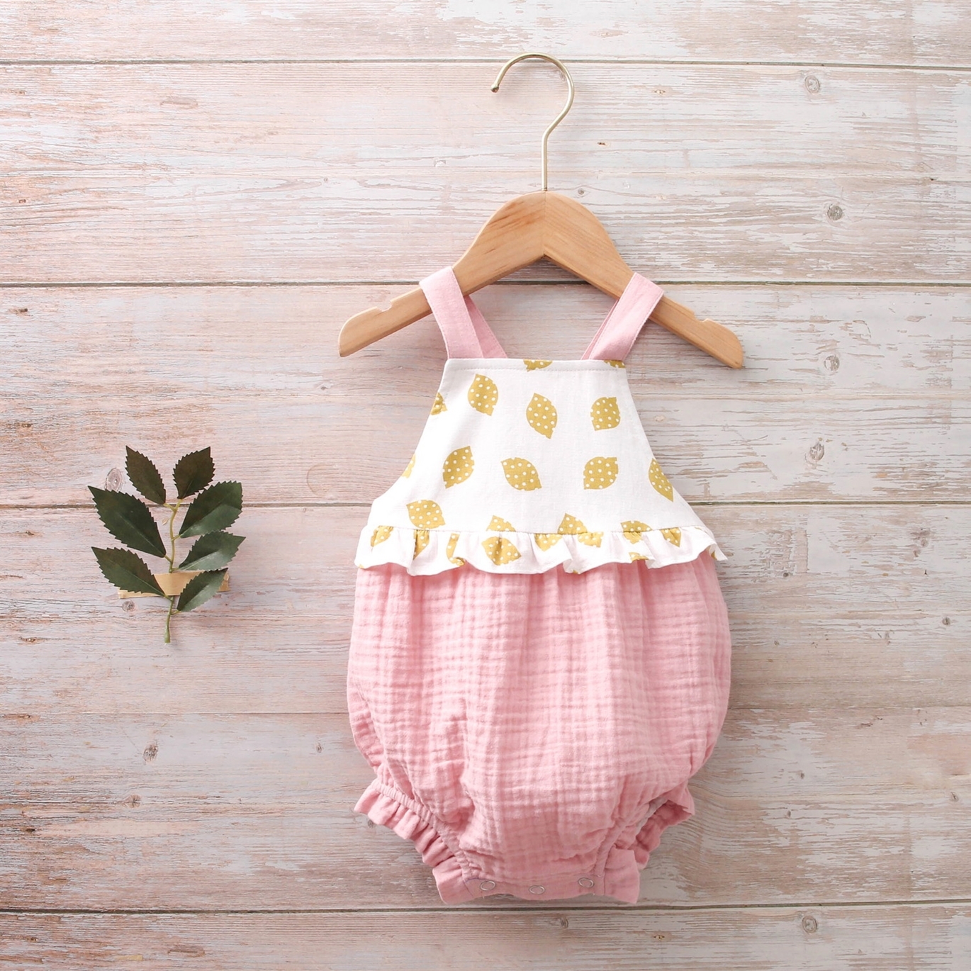 Imagen de Ranita bebé tirantes rosa bambula combinación estampados limones 