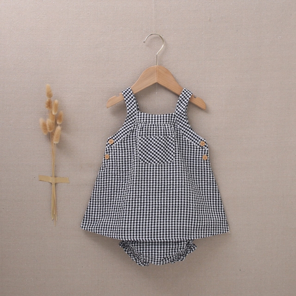 Imagen de Vestido de bebé niña con cubrepañal en cuadros Vichy blancos y negros