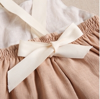 Imagen de Vestido de bebé niña con cubrepañal color natural jesusito
