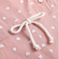 Imagen de Mono de niña corto rosa con corazones blancos