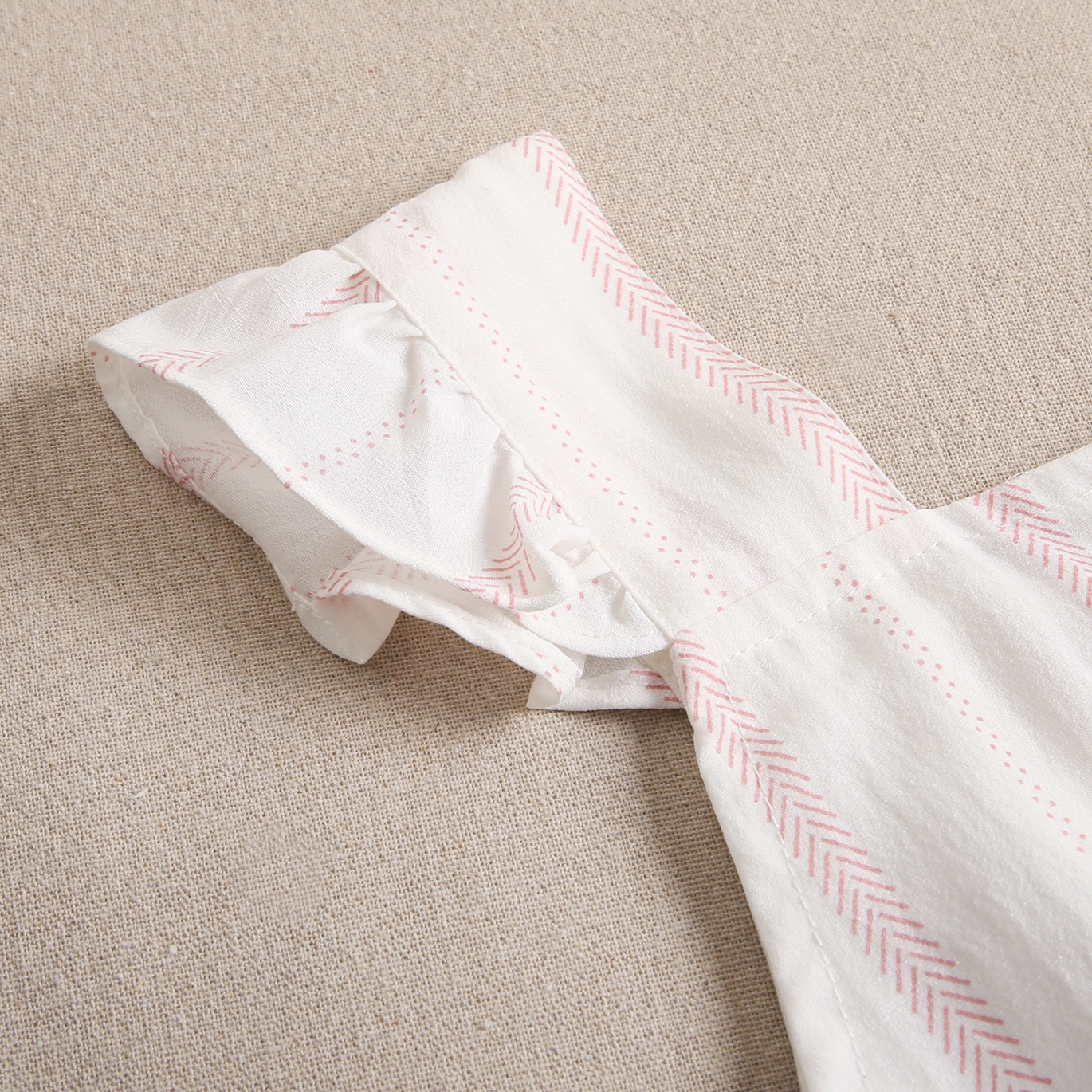 Imagen de Mono teen largo blanco con estampado en tonos rosas
