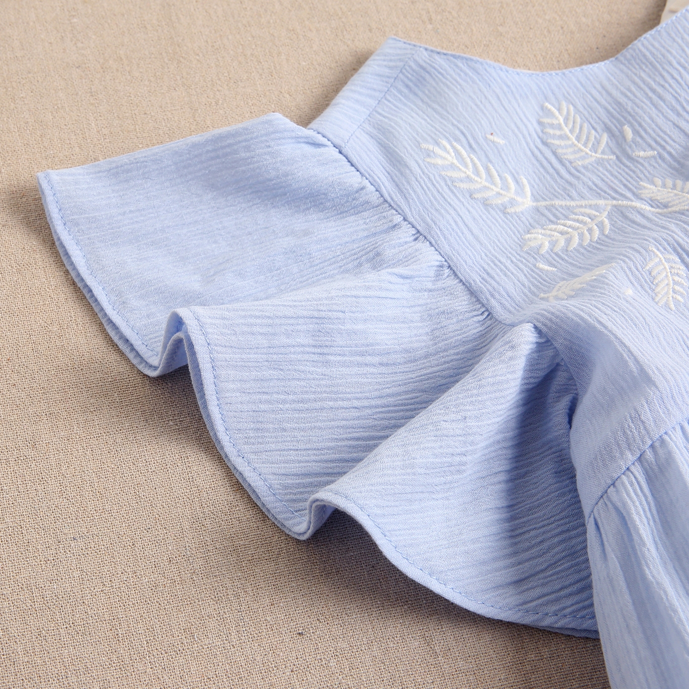 Imagen de Vestido de niña en bambula azul celeste