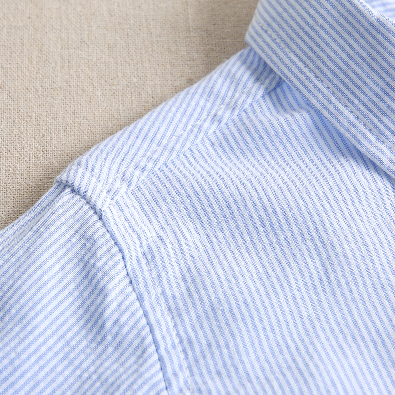 Imagen de Camisa de niño de manga larga en color azul claro