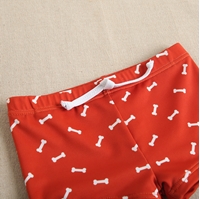 Imagen de Bañador bóxer de bebé niño en color rojo estampado y cordón elástico de color blanco
