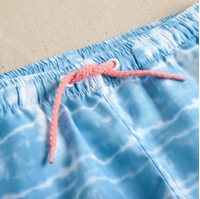 Imagen de Bañador de niño en color azul y blanco con cintura elástica y cordón de color coral
