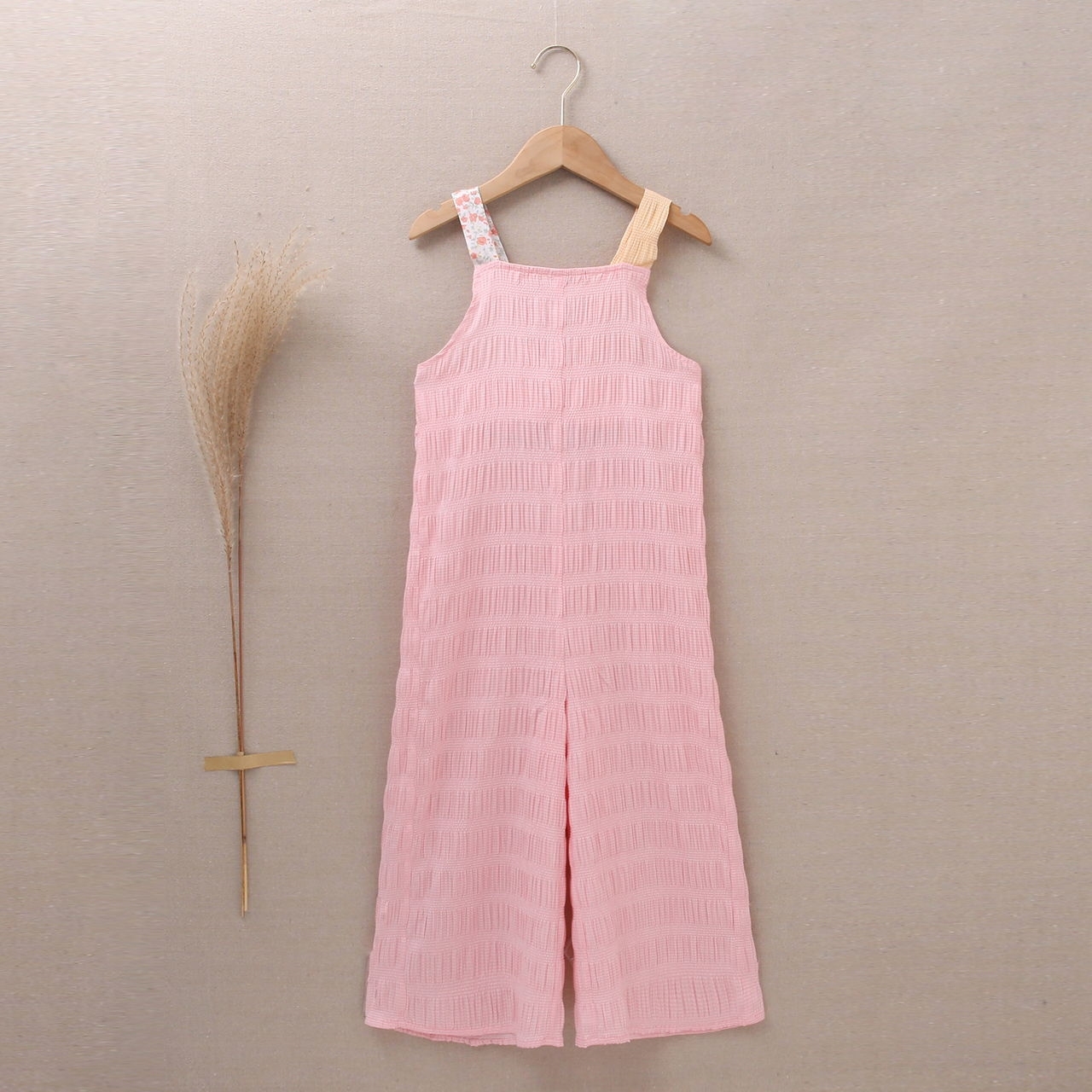 Imagen de Mono teen largo en bambula rosa y combinado de tejidos