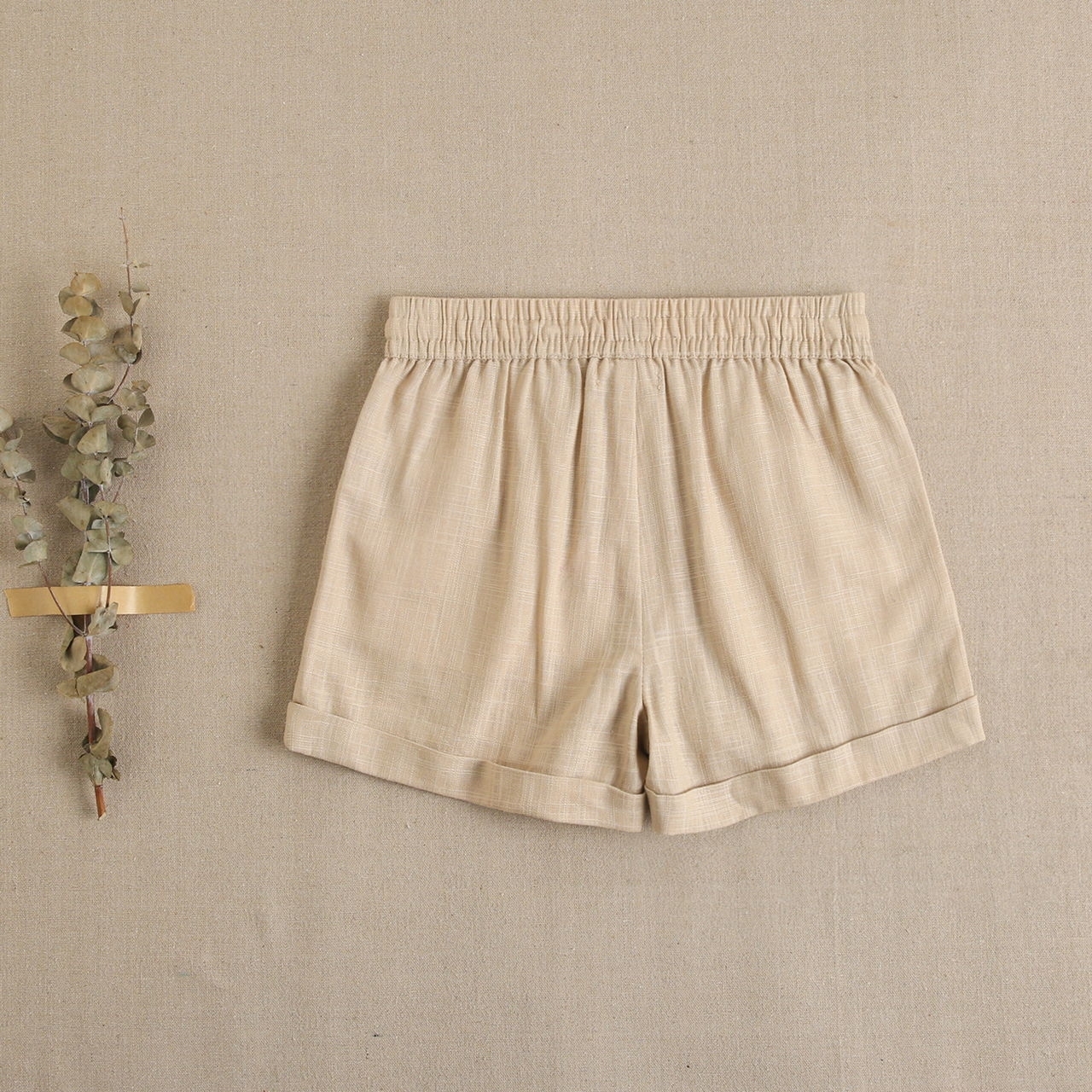 Imagen de Pantalón corto de niña en color beige