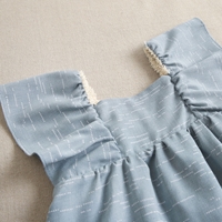 Imagen de Vestido de bebé niña con cubrepañal de color azul