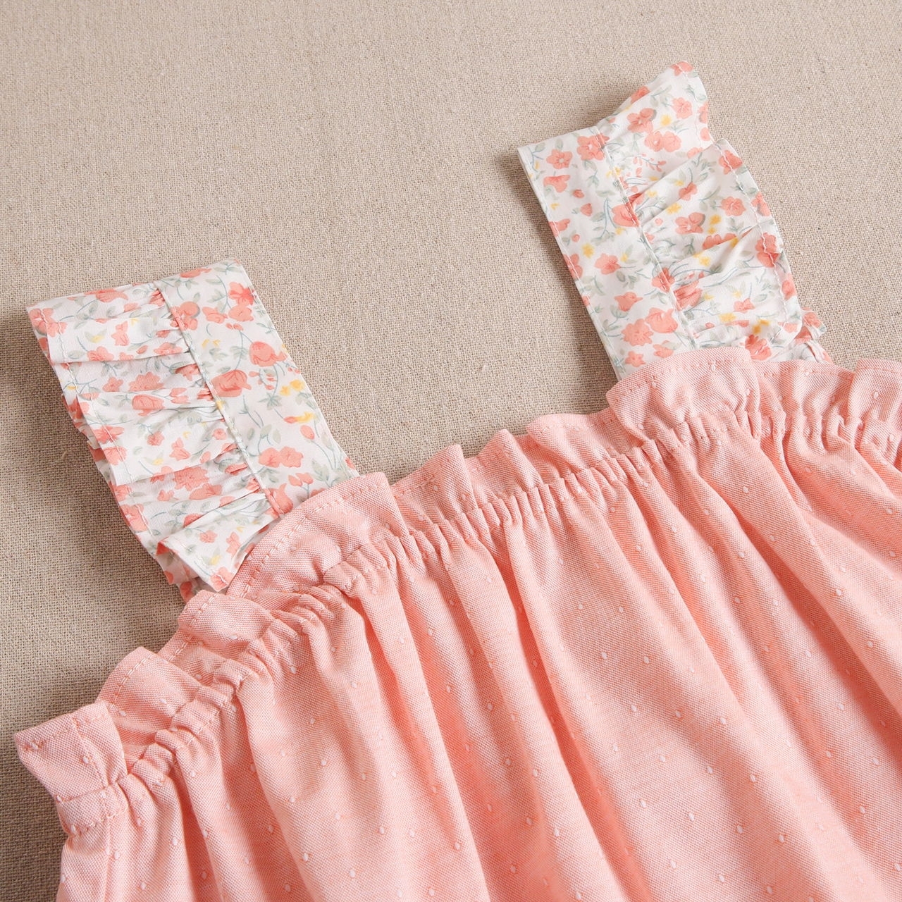 Imagen de Vestido de niña rosa combinado con estampado de flores