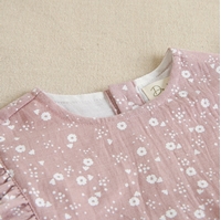 Imagen de Vestido de bebé niña estampado en color rosa y blanco 