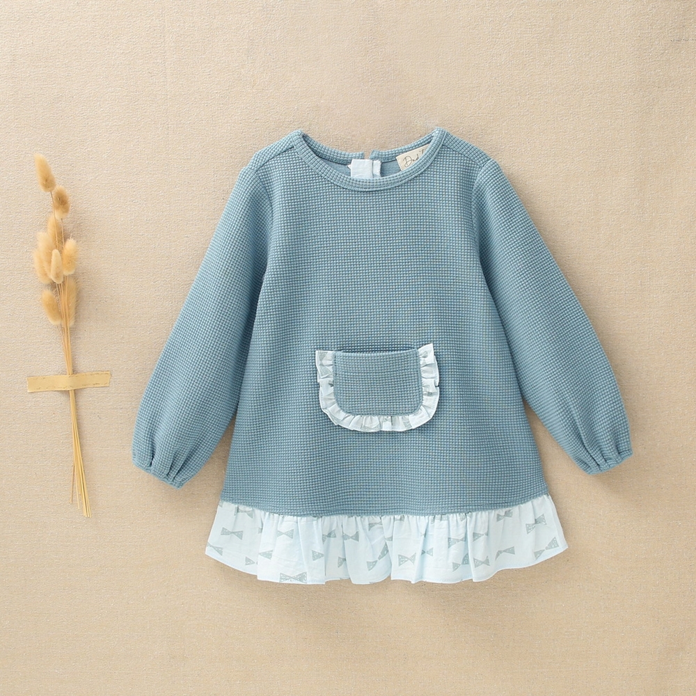 Imagen de Vestido de bebé niña con bolsillo y tejido combinado azul 