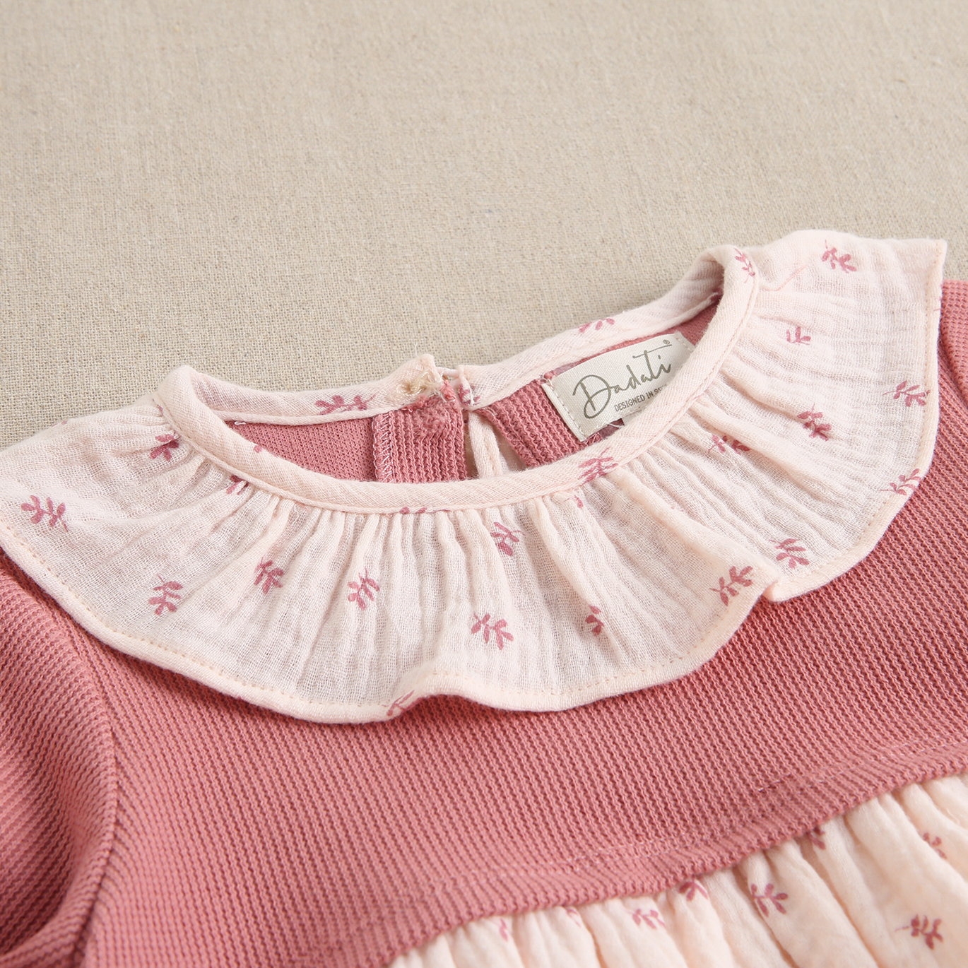 Imagen de Vestido de bebé niña combinado de color rosa