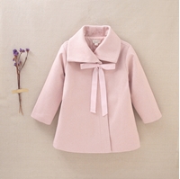 Imagen de Abrigo de niña largo en tejido de espiga rosa con lazo terciopelado rosa
