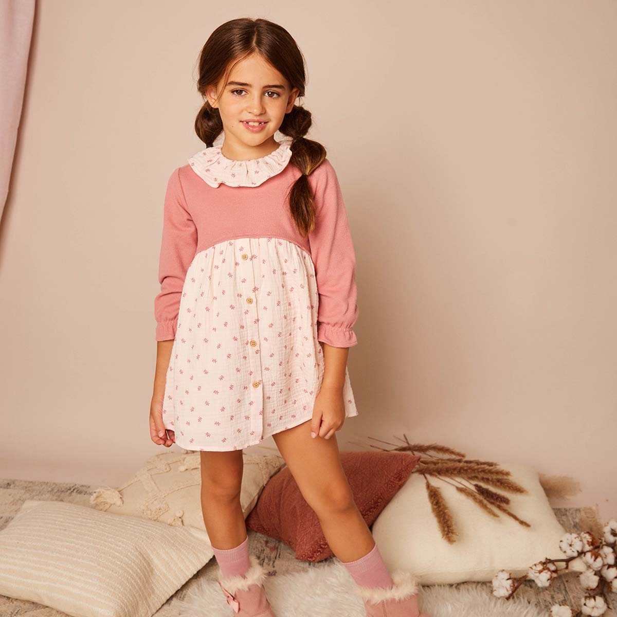 Vestido de niña combinado de punto con muselina de ramitas rosas. Dadati -  Moda infantil
