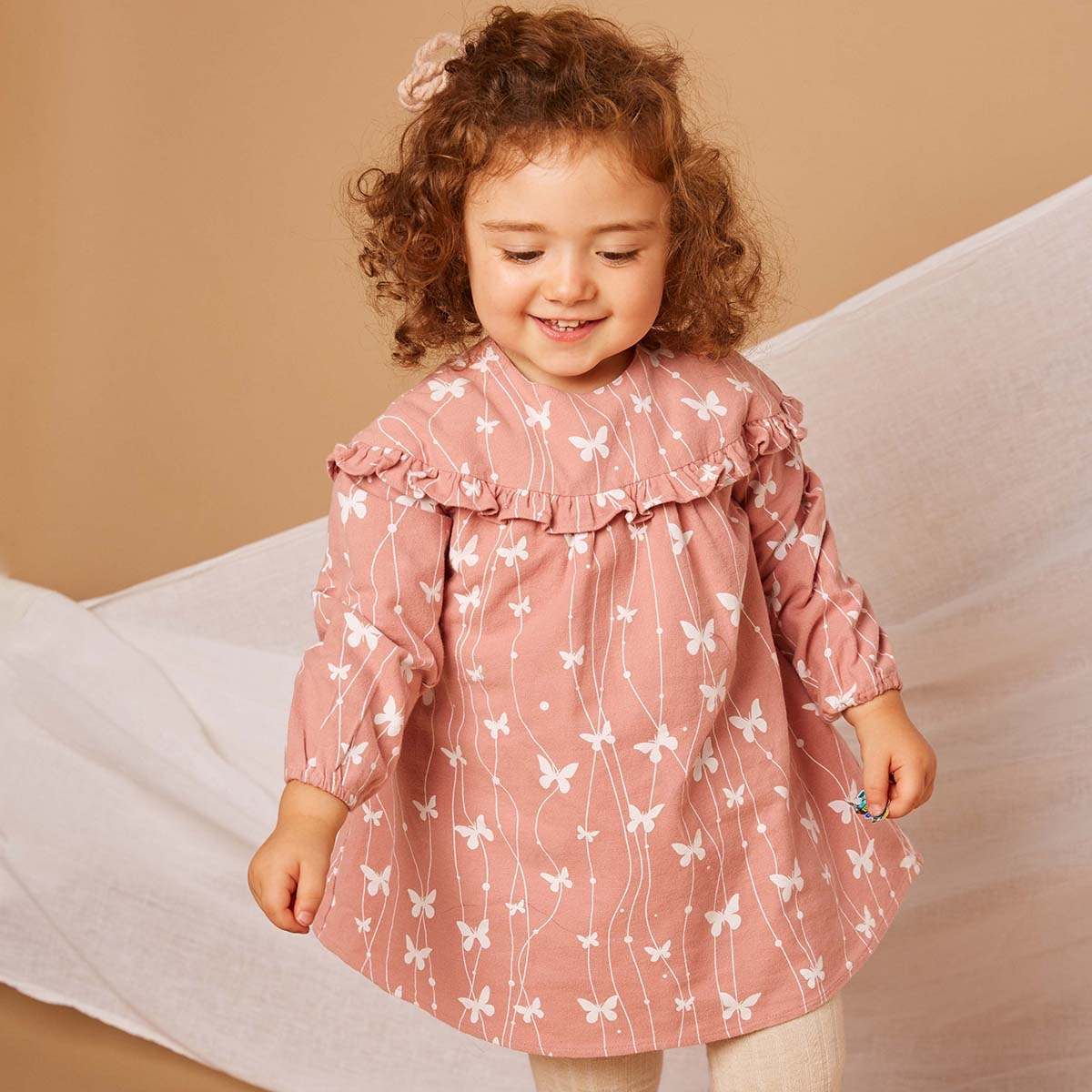Imagen de Vestido de bebé niña de manga larga con tejido estampado de mariposa rosa