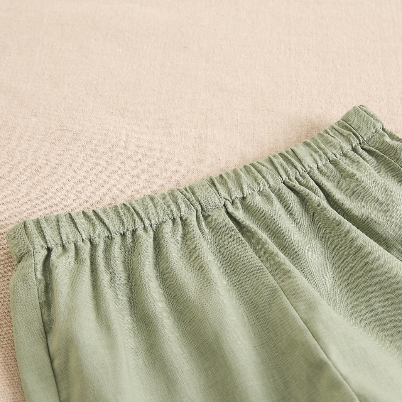 Imagen de Conjunto de bebé niño con camisa de cuadros vichy verdes y blancos y pantalón corto verde