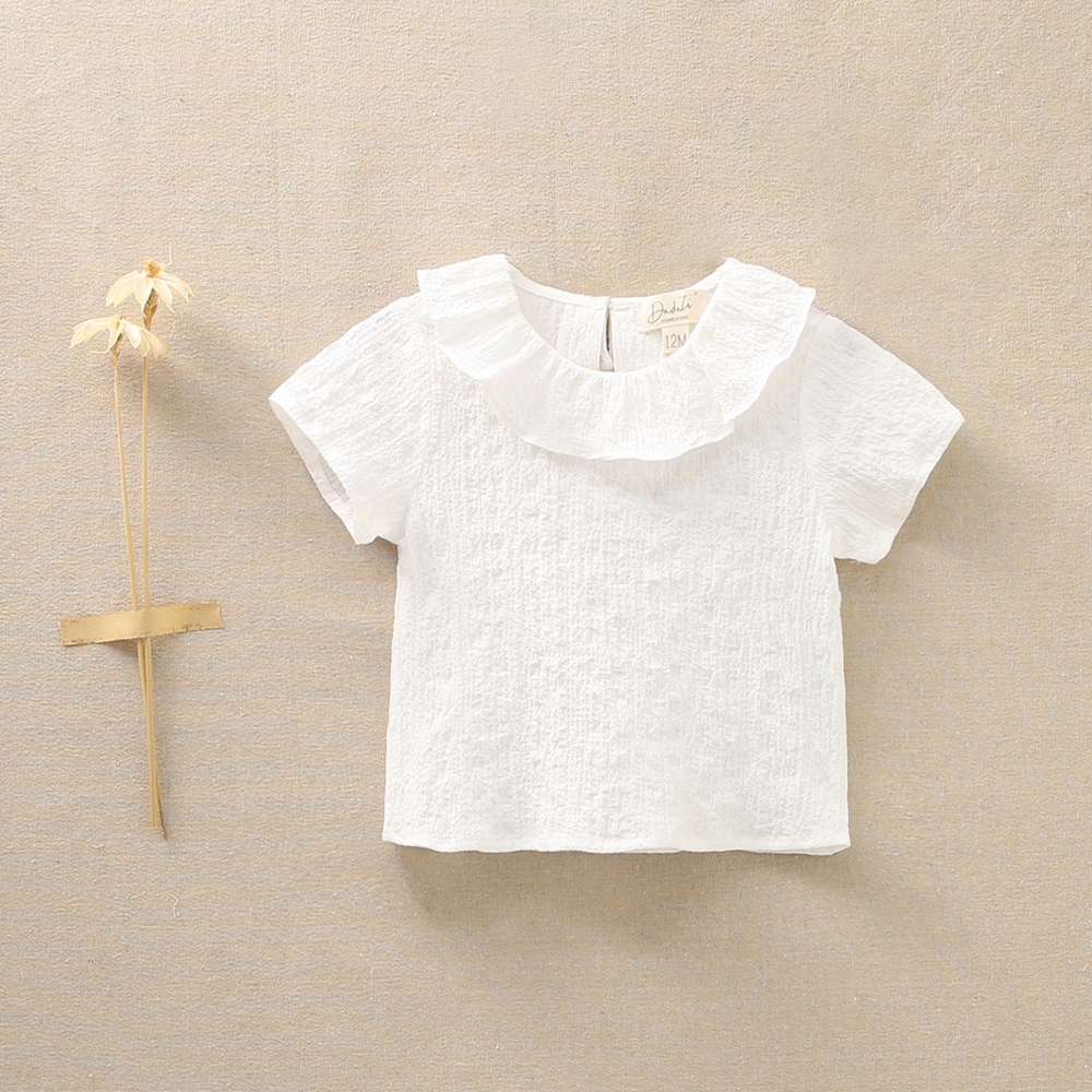 Imagen de Blusa de bebé niña blanca cuello volante tejido fantasía