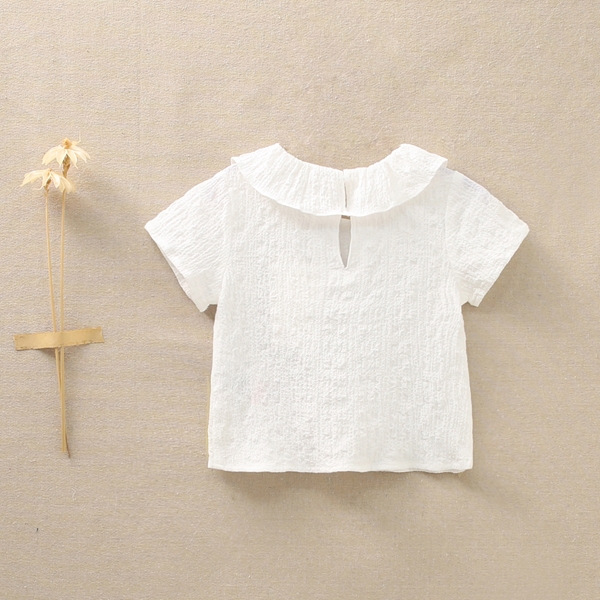 Imagen de Blusa de bebé niña blanca cuello volante tejido fantasía