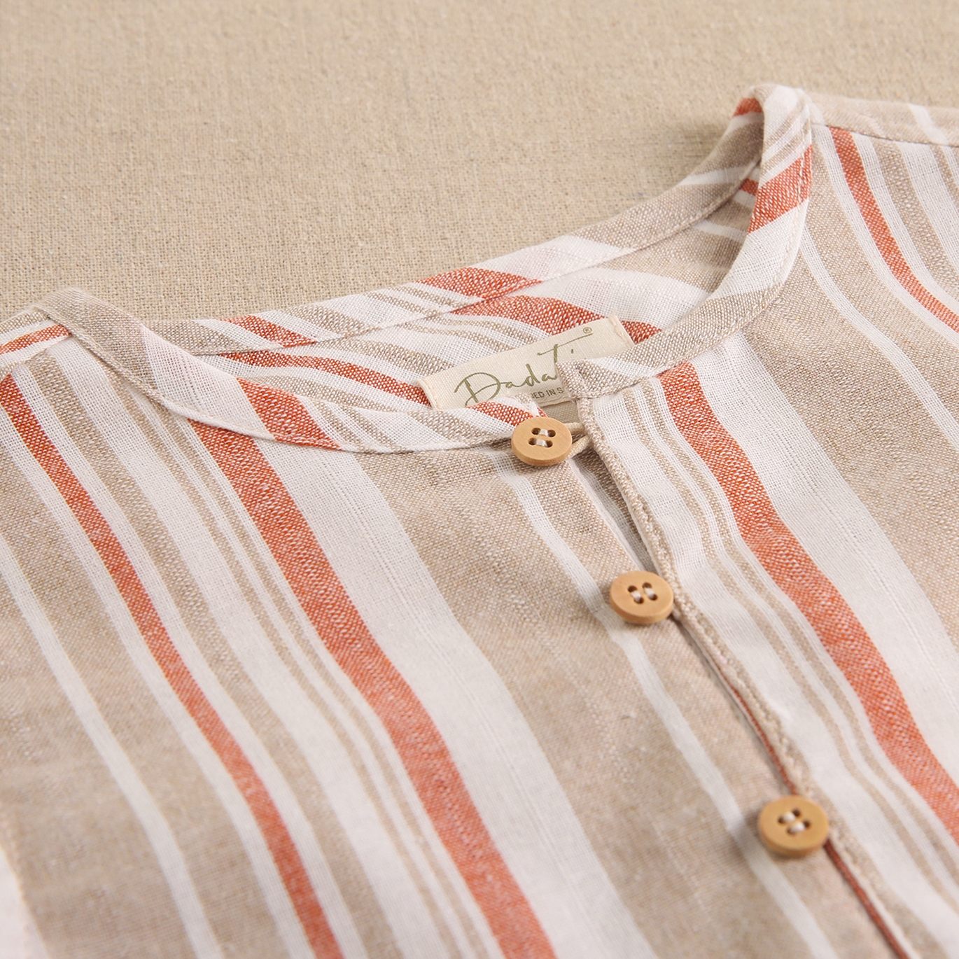 Imagen de Camisa de niño en lino con rayas en tonos blanco, salmón y coral