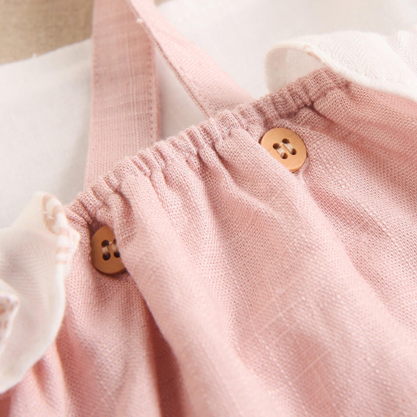Imagen de Vestido de bebé niña en lino rosa y combinado con estampado
