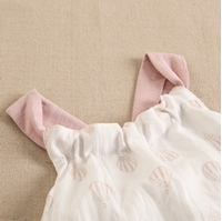 Imagen de Vestido de niña blanco con globos y detalles en rosa.