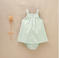 Imagen de Vestido de bebé niña verde con flores en blanco
