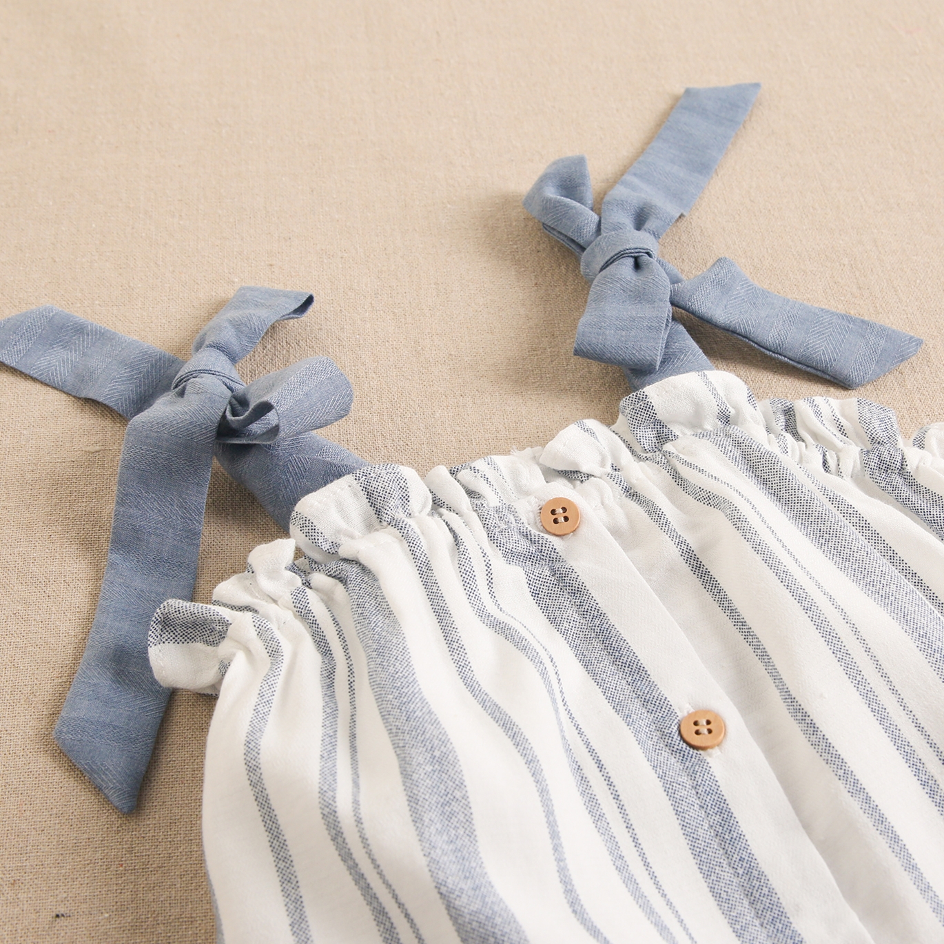 Imagen de Vestido jesusito para bebé niña de rayas azules y blancas