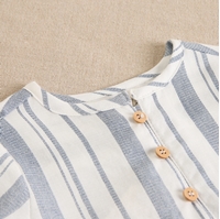 Imagen de Conjunto de bebé niño con camisa de rayas azules y blancas y pantalón azul