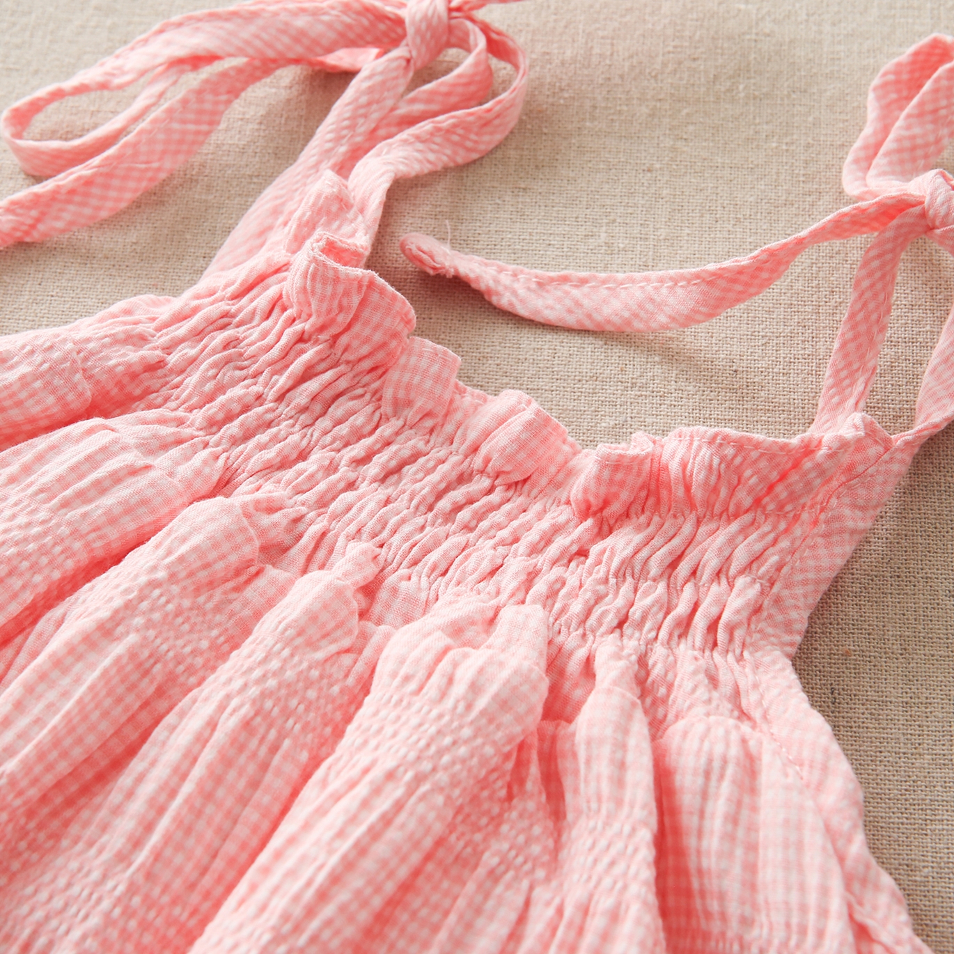 Imagen de Vestido de niña rosa con tirantes 